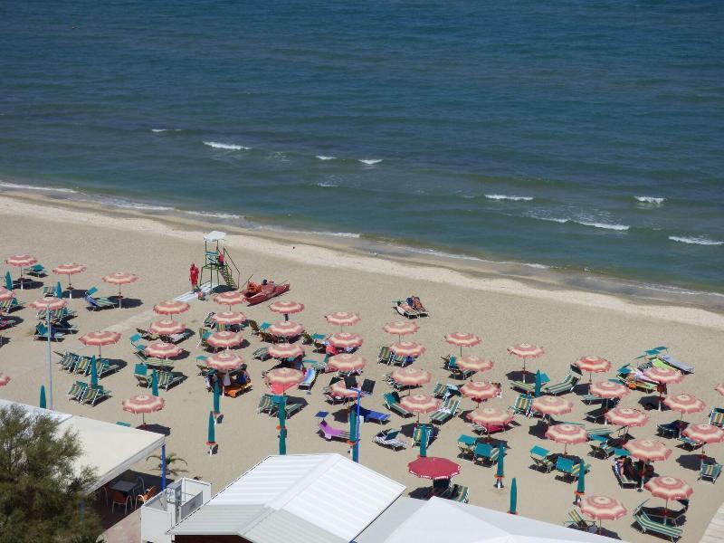 Hotel Atlantic Senigallia Buitenkant foto