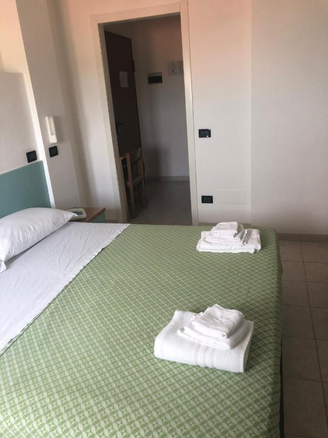 Hotel Atlantic Senigallia Buitenkant foto