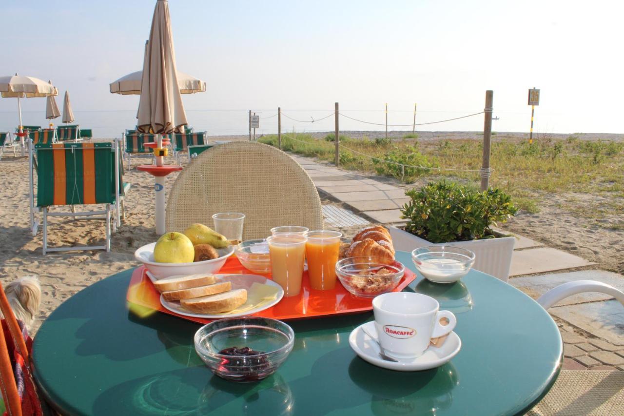 Hotel Atlantic Senigallia Buitenkant foto