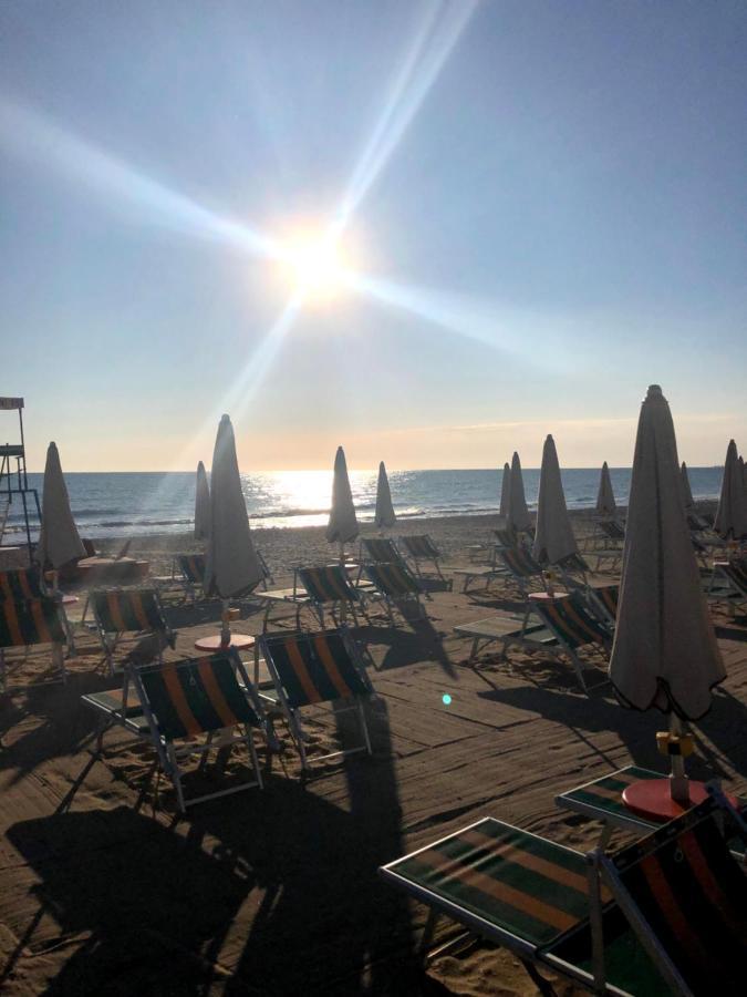 Hotel Atlantic Senigallia Buitenkant foto