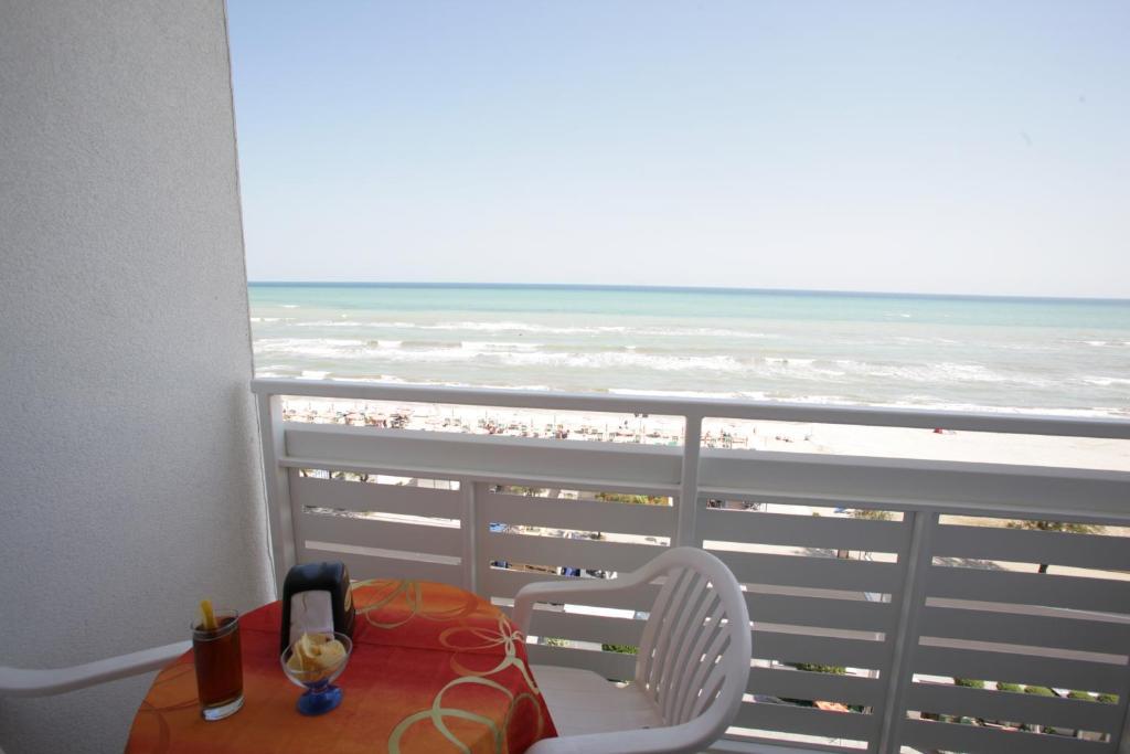 Hotel Atlantic Senigallia Buitenkant foto