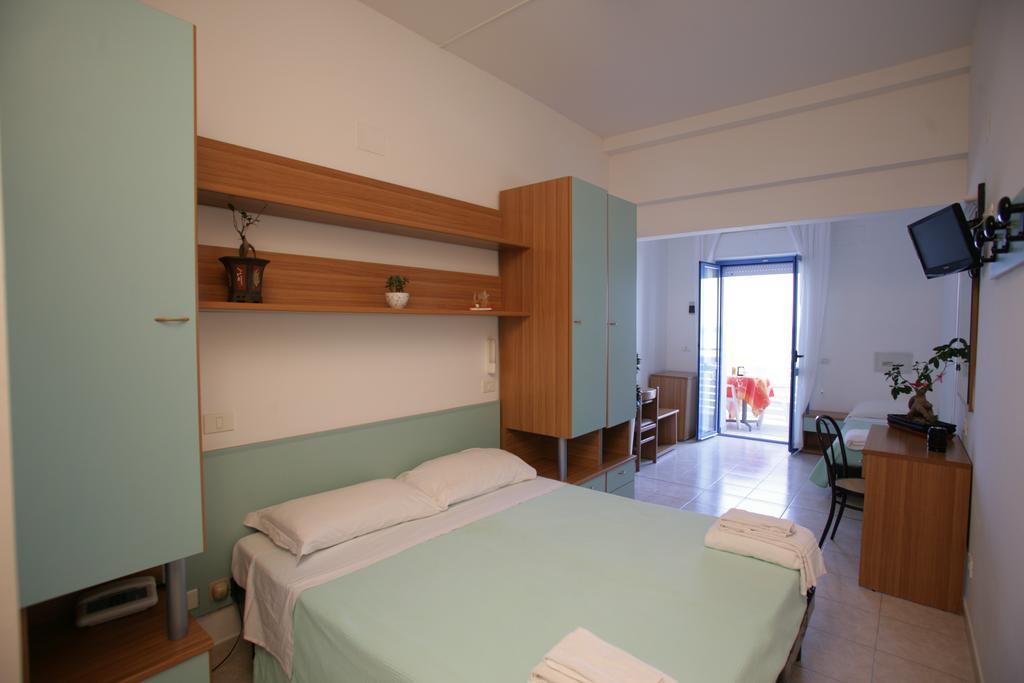Hotel Atlantic Senigallia Buitenkant foto