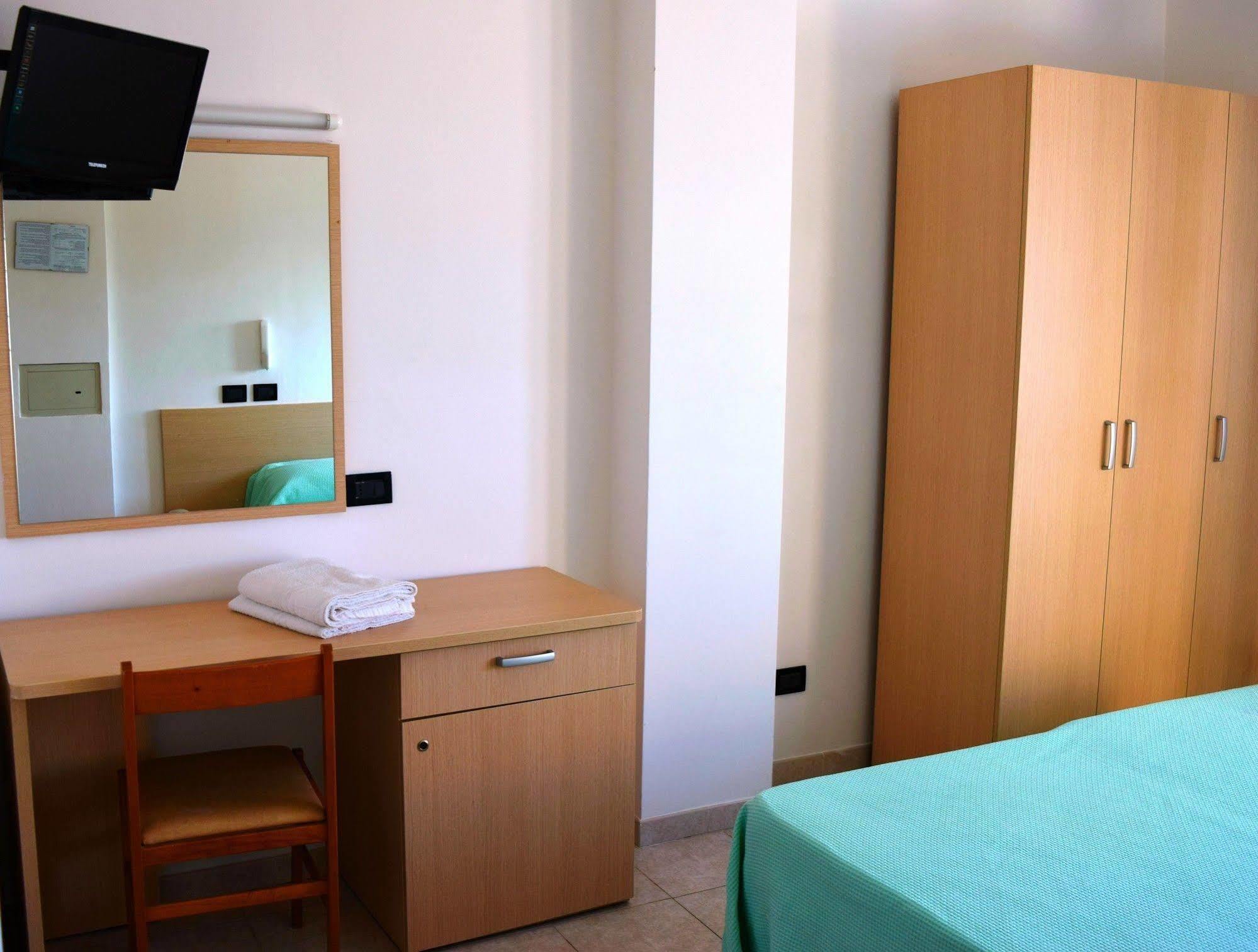Hotel Atlantic Senigallia Buitenkant foto