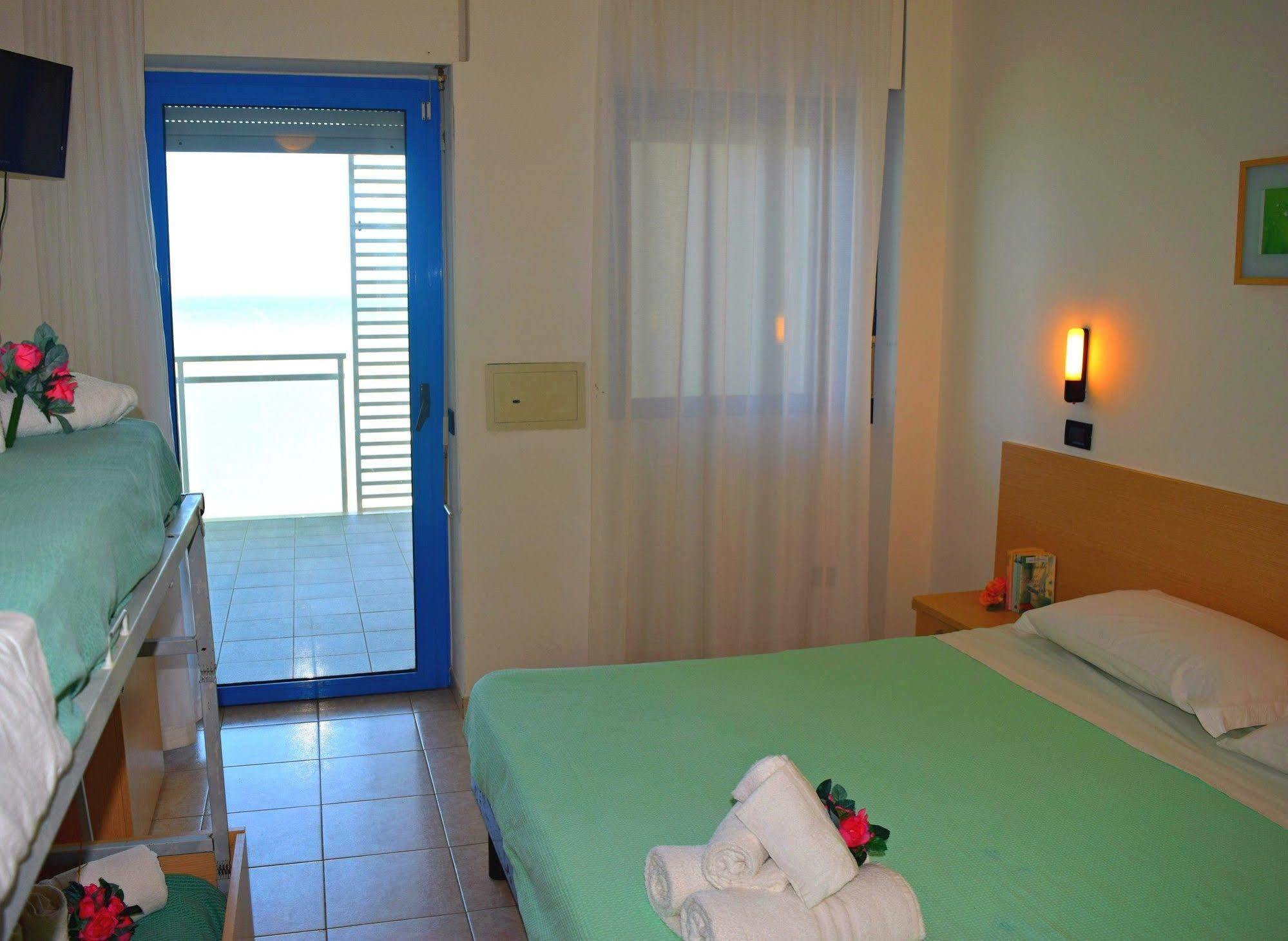 Hotel Atlantic Senigallia Buitenkant foto