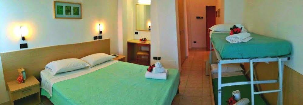 Hotel Atlantic Senigallia Buitenkant foto